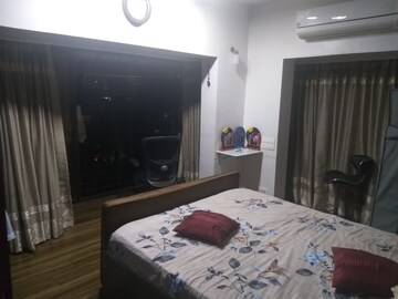 Bedroom in 2 BHK Apartment at Windermere CHS Andheri West, Andheri West – for Rent