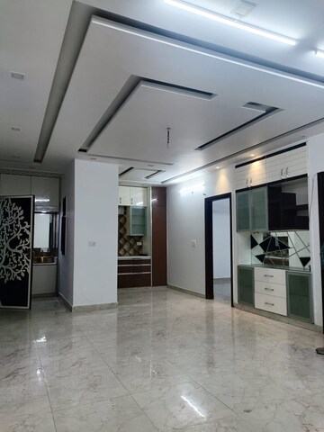 Furnished Amenities in 3 BHK Builder Floor at Paschim Vihar – for Rent