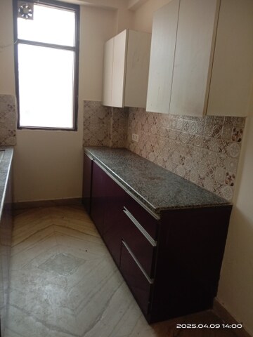 Kitchen in 2 BHK Builder Floor at Old DLF Colony, Sector 14 – for Rent