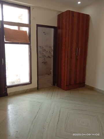Room in 2 BHK Builder Floor at Old DLF Colony, Sector 14 – for Rent