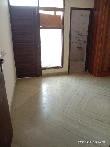 Room in 2 BHK Builder Floor at Old DLF Colony, Sector 14 – for Rent