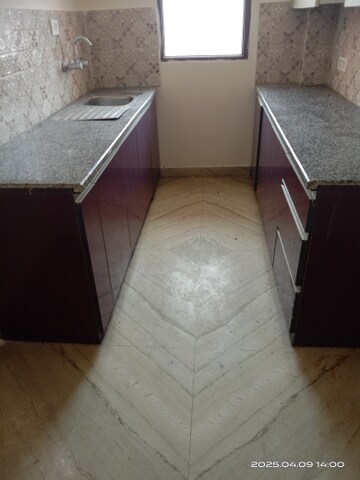 Kitchen in 2 BHK Builder Floor at Old DLF Colony, Sector 14 – for Rent
