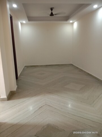 Room in 2 BHK Builder Floor at Old DLF Colony, Sector 14 – for Rent