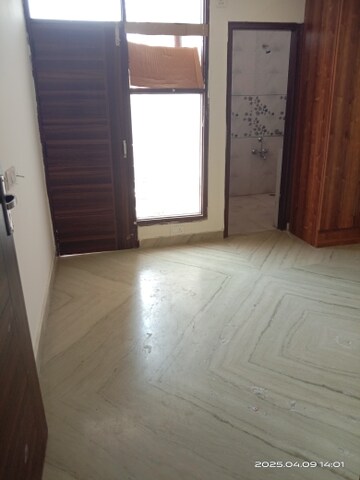 Room in 2 BHK Builder Floor at Old DLF Colony, Sector 14 – for Rent