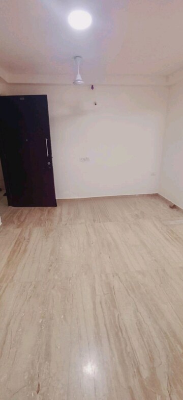 Room in 1.5 BHK Apartment at Hiranandani Lavinia, Ghodbunder Road – for Rent