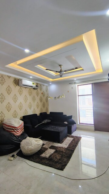 Master Bedroom in 3 BHK Builder Floor at M3M Atrium, Sector 57 – for Rent