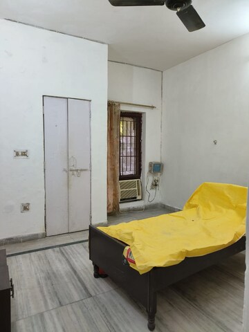 Bedroom in 2 BHK Builder Floor at Sector 55 – for Rent
