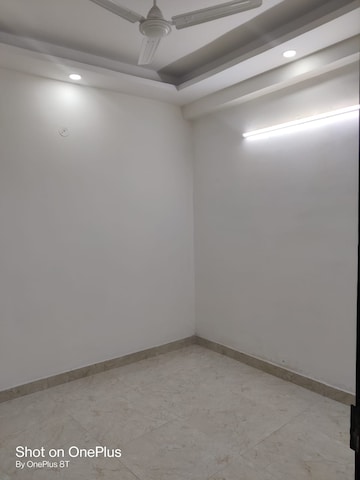 Room in 2 BHK Builder Floor at Vasundhara Sector 1 – for Rent