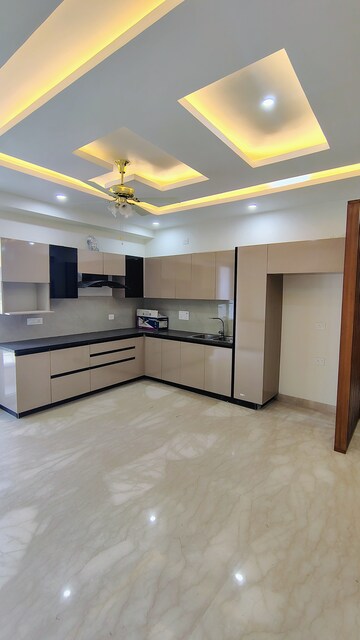 Master Bedroom in 3 BHK Builder Floor at M3M Atrium, Sector 57 – for Rent