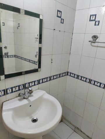 Bathroom in 1 RK Builder Floor at Sector 56 – for Rent