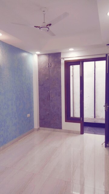 Room in 3 BHK Builder Floor at Vasundhara Sector 1 – for Rent