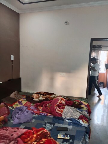Bedroom in 1 BHK Builder Floor at Sector 57 – for Rent