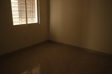 Room in 3 BHK Builder Floor at Bangur Avenue – for Sale