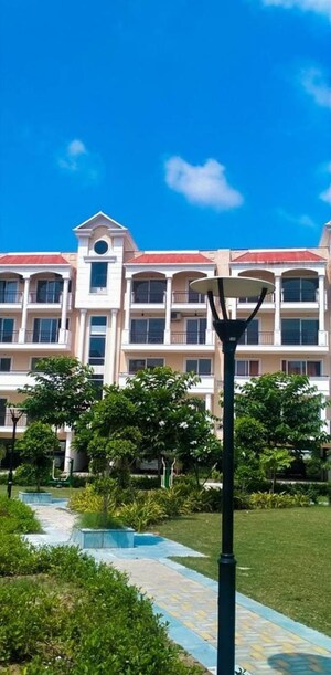 Living Room in 3.5 BHK Builder Floor at Sushma Valencia, International Airport Road – for Sale