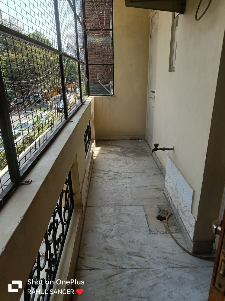 Balcony, panchsheel vihar 3 Bedroom 100 Sq.Yd. Builder Floor In Panchsheel Vihar Delhi 8460251