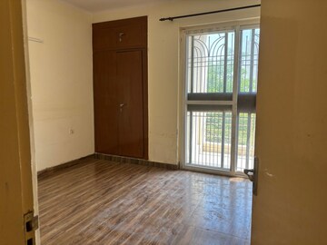 Master Bedroom in 3 BHK Builder Floor at Unitech South City 1, South City 1 – for Rent