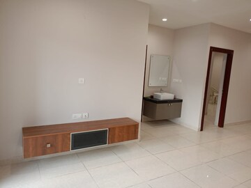 Room in 3.5 BHK Apartment at Prestige High Fields, Gachibowli – for Rent