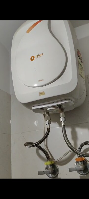 Bathroom in 2 BHK Builder Floor at MVL IPark, Sector 15 – for Rent