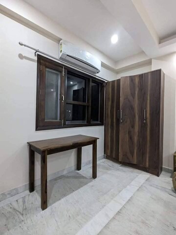 Master Bedroom in 1 BHK Builder Floor at Sushant Vyapaar Kendra, Sector 43 – for Rent