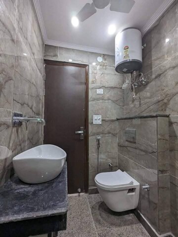 Bathroom in 1 BHK Builder Floor at Sushant Vyapaar Kendra, Sector 43 – for Rent