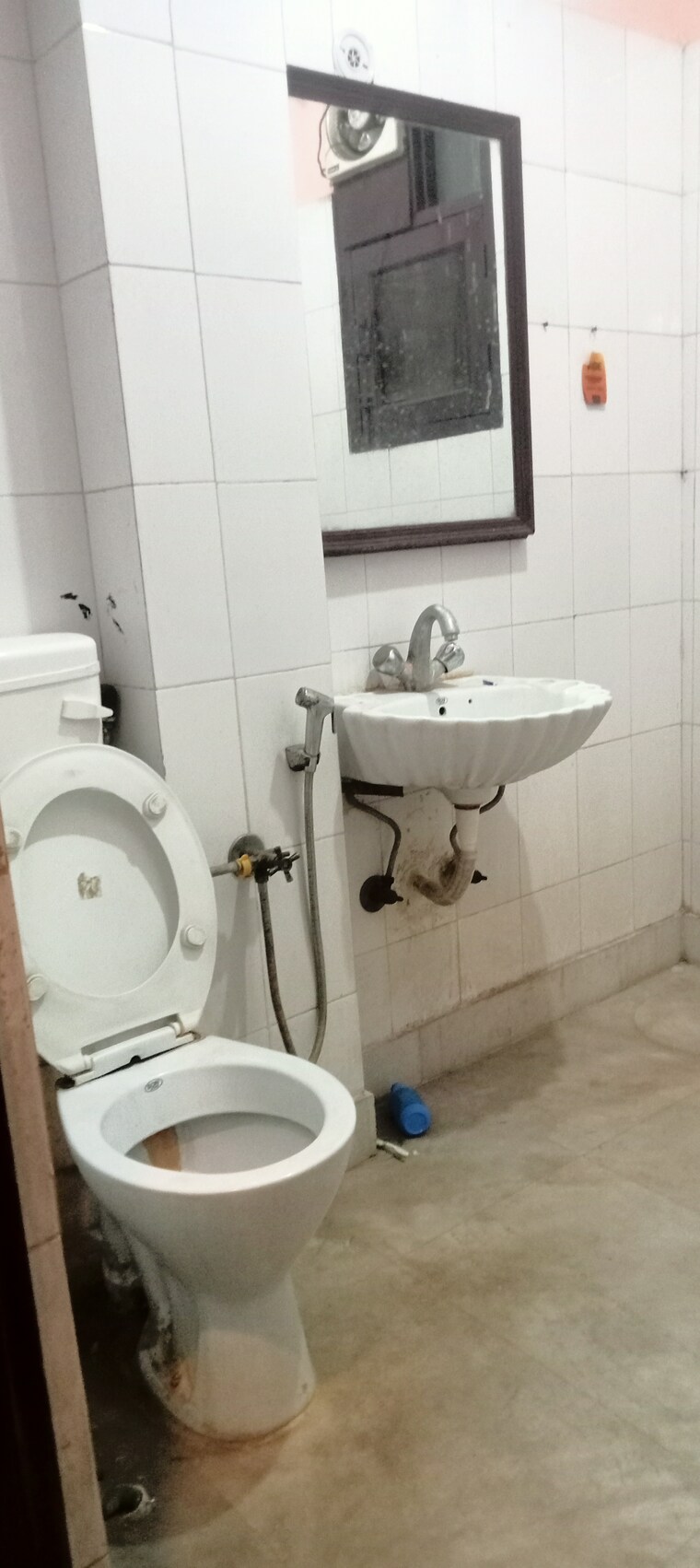 Bathroom, panchsheel vihar 2 Bedroom 950 Sq.Ft. Builder Floor In Panchsheel Vihar Delhi 8460483