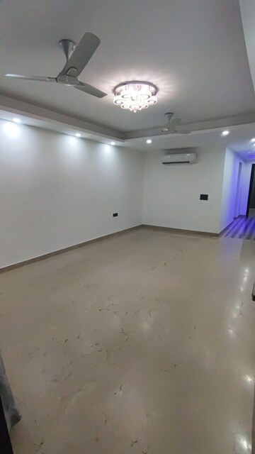 Room in 3 BHK Builder Floor at Hauz Khas – for Rent