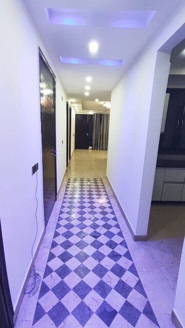 Furnished Amenities in 3 BHK Builder Floor at Hauz Khas – for Rent