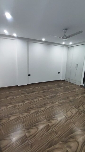 Room in 3 BHK Builder Floor at Hauz Khas – for Rent