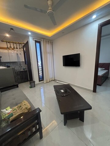 Building Lobby in 1 BHK Builder Floor at Sushant Vyapaar Kendra, Sector 43 – for Rent