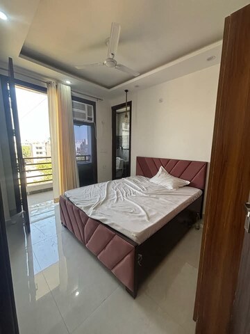 Bedroom in 1 BHK Builder Floor at Sushant Vyapaar Kendra, Sector 43 – for Rent