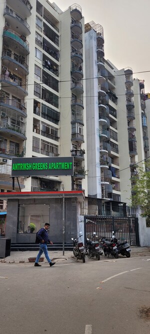 Living Room in 3.5 BHK Apartment at Antriksh Green Kaushambi, Dabur Chowk – for Sale