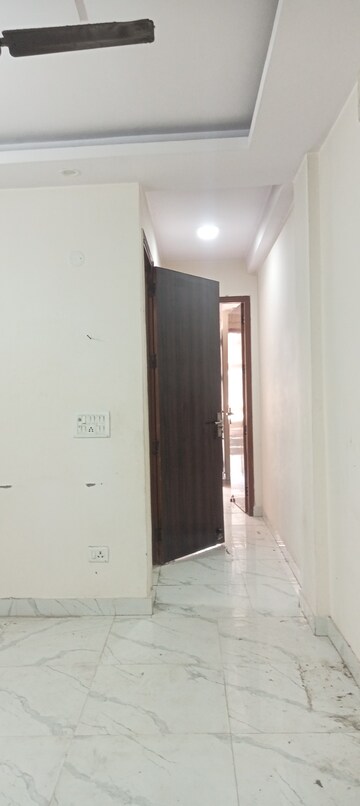 Furnished Amenities in 1 BHK Builder Floor at Savitri Nagar – for Rent