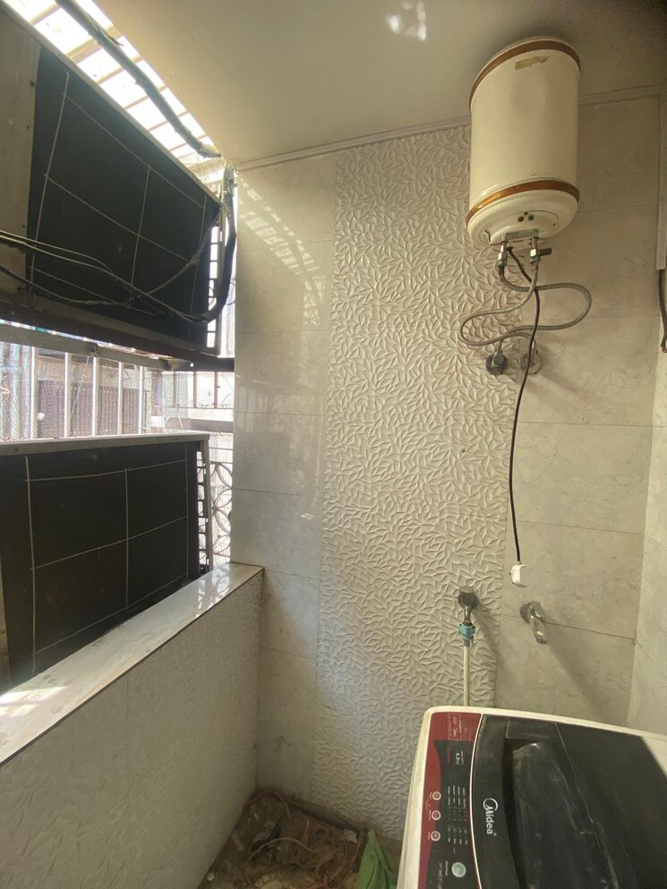 Bathroom, new gupta colony 2 Bedroom 80 Sq.Yd. Builder Floor In New Gupta Colony Delhi 8460532