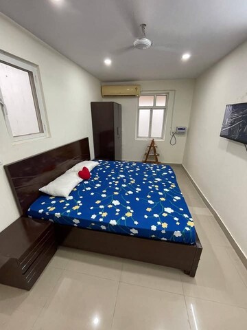 Bedroom in 1 BHK Builder Floor at Sushant Vyapaar Kendra, Sector 43 – for Rent