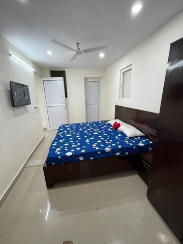 Bedroom in 1 BHK Builder Floor at Sushant Vyapaar Kendra, Sector 43 – for Rent