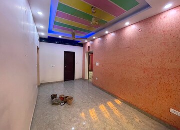 Master Bedroom in 2.5 BHK Builder Floor at Shashi Garden – for Rent