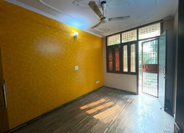 Master Bedroom in 2.5 BHK Builder Floor at Shashi Garden – for Rent