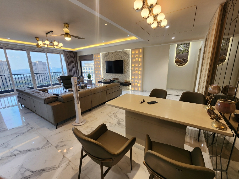 4 BHK + Extra Room Apartment For Sale in The View Powai