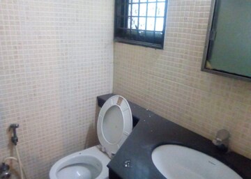 Bathroom in 5 BHK Apartment at Ashish Triveni Apartments, Goregaon East – for Rent