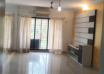 Master Bedroom in 5 BHK Apartment at Ashish Triveni Apartments, Goregaon East – for Rent