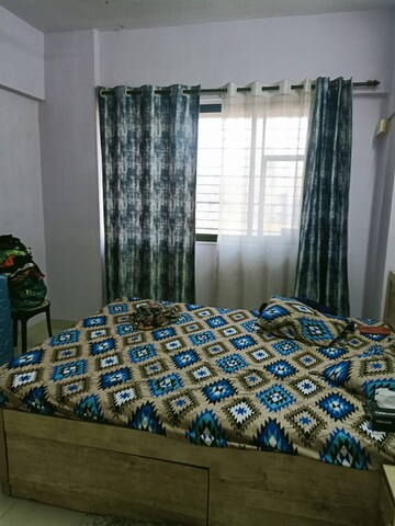 Bedroom in 5 BHK Apartment at Ashish Triveni Apartments, Goregaon East – for Rent