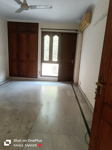 Master Bedroom in 1 BHK Builder Floor at Malviya Nagar – for Rent