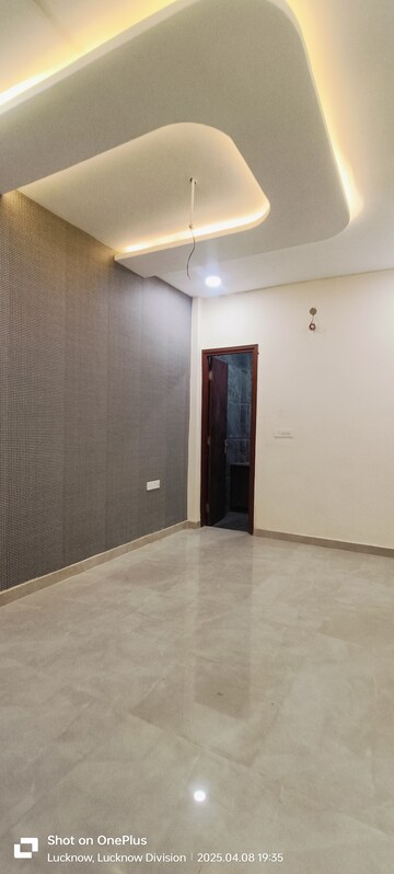 Master Bedroom in 3 BHK Villa at Gomti Nagar – for Sale