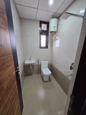 Bathroom in 1.5 BHK Builder Floor at Sector 56 – for Rent
