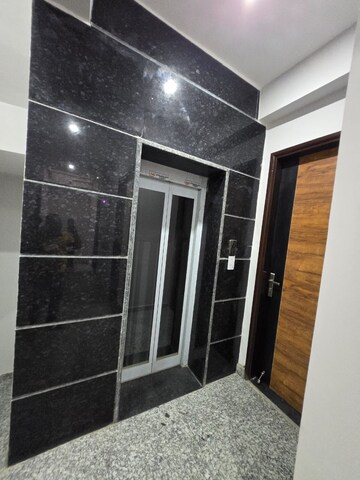 Furnished Amenities in 1.5 BHK Builder Floor at Sector 56 – for Rent