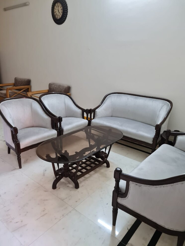 Living Room, south extension 2 Bedroom 200 Sq.Yd. Builder Floor In South Extension Delhi 8461055