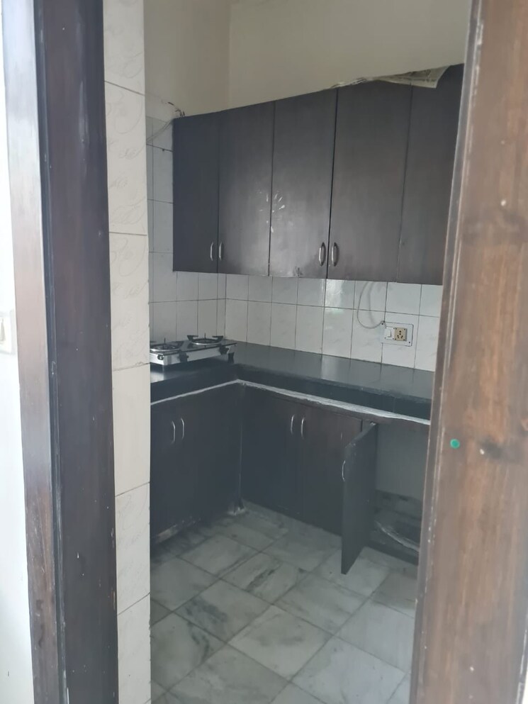 Kitchen, south extension 2 Bedroom 200 Sq.Yd. Builder Floor In South Extension Delhi 8461055