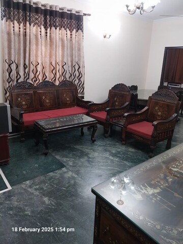 Master Bedroom in 3 BHK Builder Floor at Ansal Sushant Apartments, Sushant Lok I – for Rent