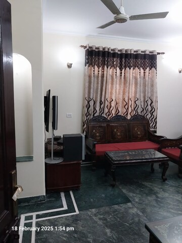 Master Bedroom in 3 BHK Builder Floor at Ansal Sushant Apartments, Sushant Lok I – for Rent