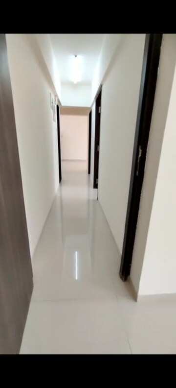 Furnished Amenities in 2 BHK Apartment at Vile Parle East – for Rent